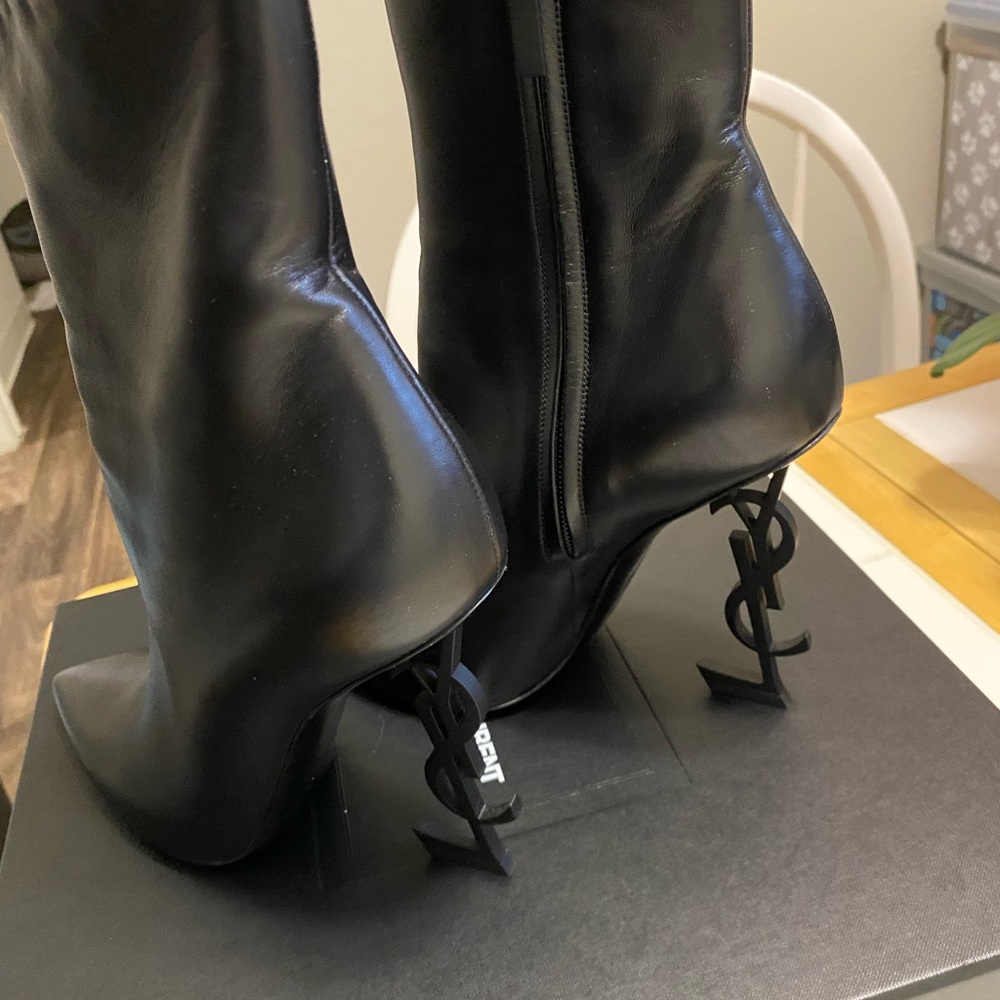 Saint Laurent Pointed Toe High Heel Booties - Picture 2 of 7